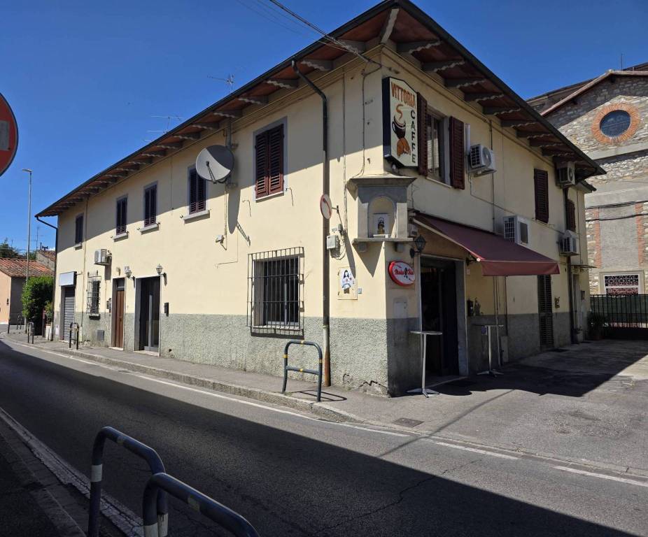 casa indipendente in vendita a Prato