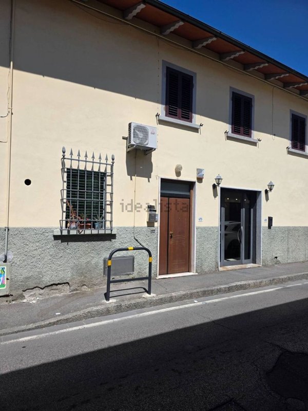 casa indipendente in vendita a Prato in zona Paperino
