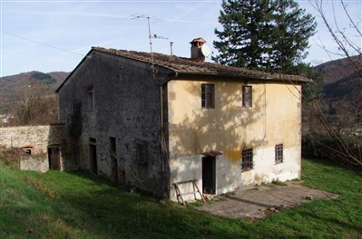 casa indipendente in vendita a Prato in zona Casale