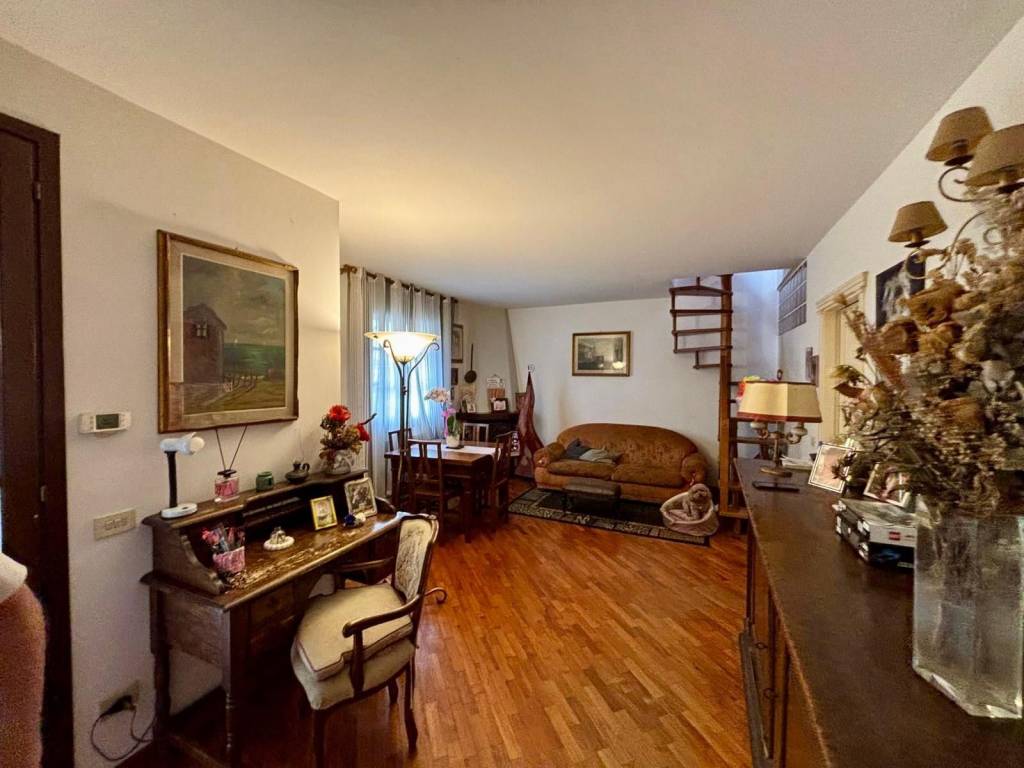 appartamento in vendita a Prato in zona Sant'Ippolito