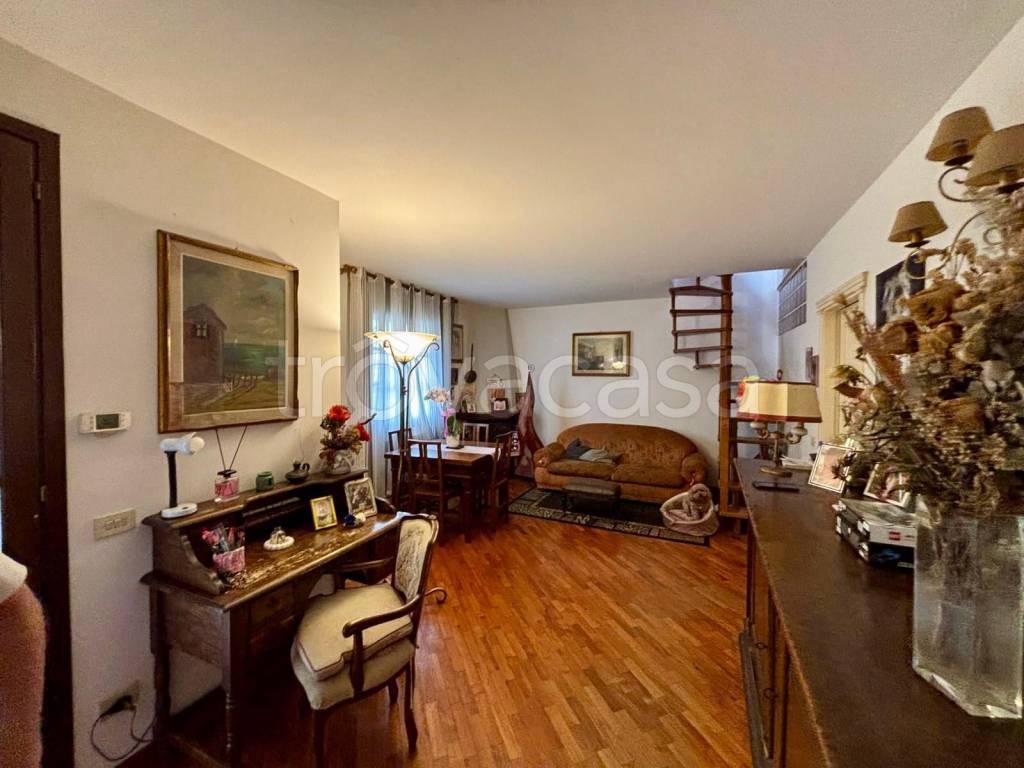 appartamento in vendita a Prato in zona Galciana