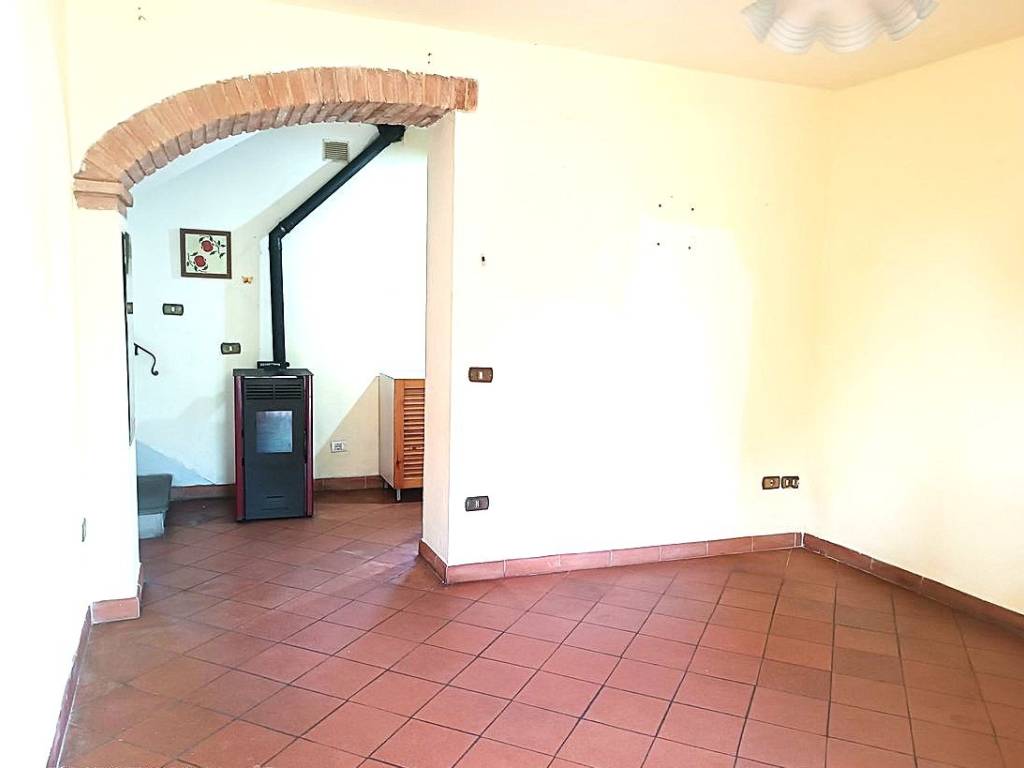 casa indipendente in vendita a Prato in zona Tavola