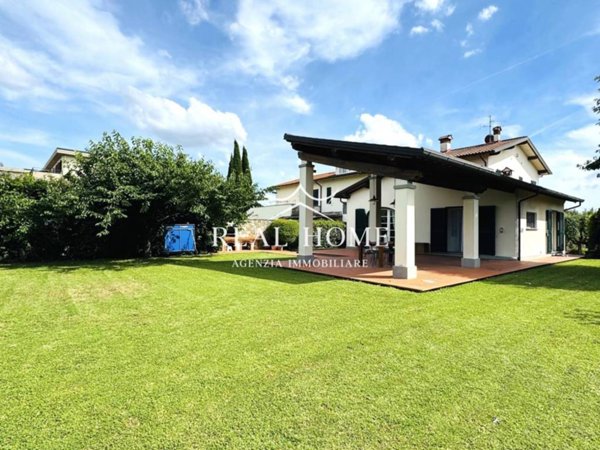 casa indipendente in vendita a Prato in zona Cafaggio
