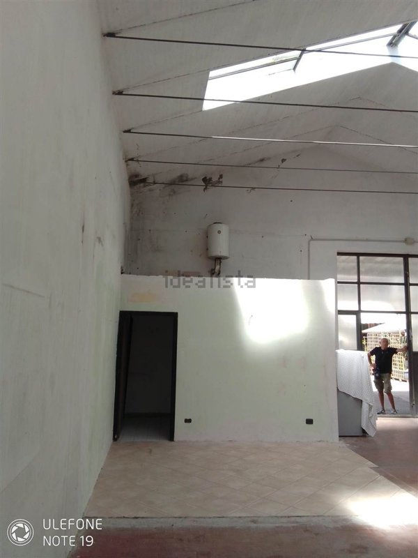 locale di sgombero in vendita a Prato in zona Iolo