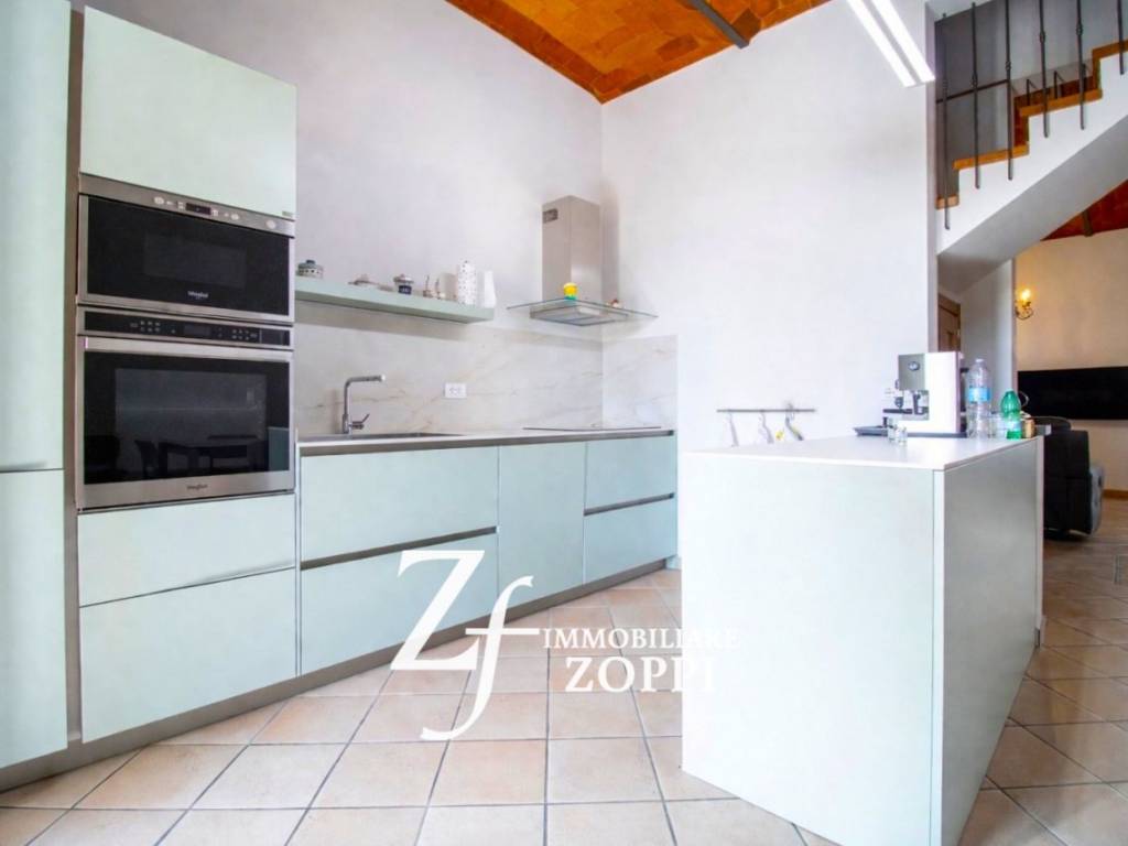 casa indipendente in vendita a Prato