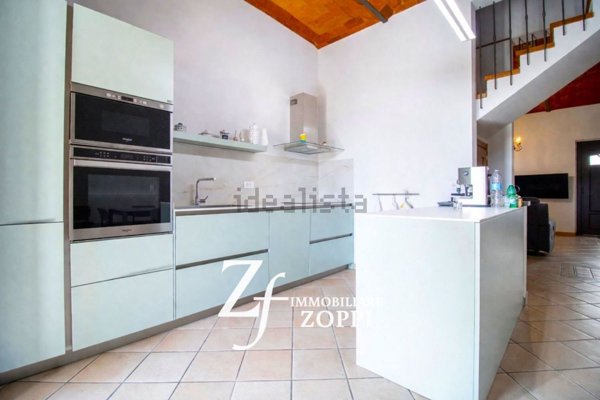 casa indipendente in vendita a Prato