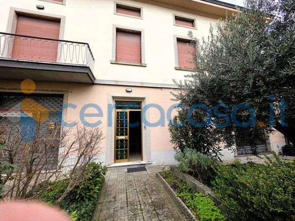 casa indipendente in vendita a Prato