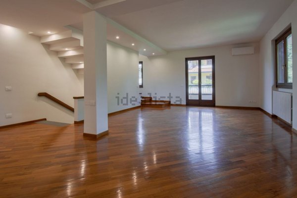 casa indipendente in vendita a Prato in zona Lastre