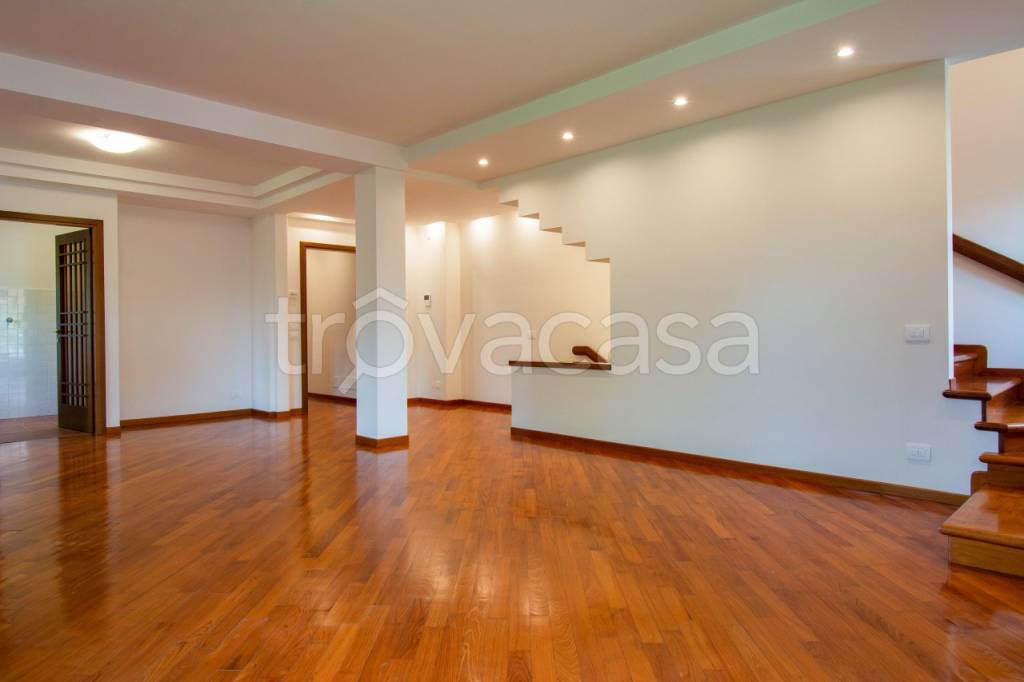 casa indipendente in vendita a Prato