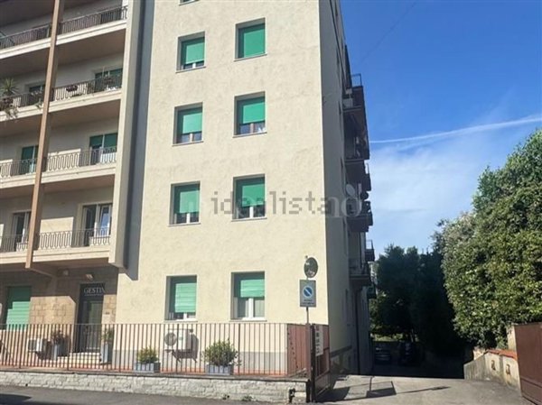 casa semindipendente in vendita a Prato