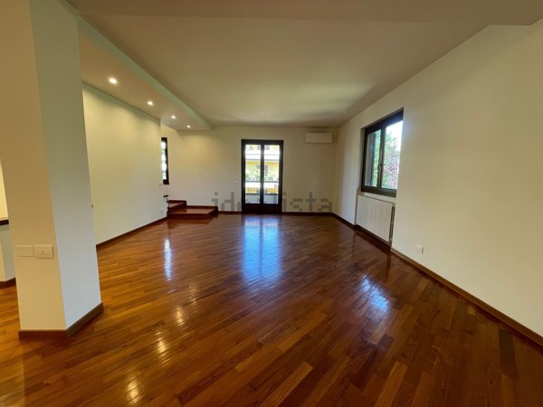 casa indipendente in vendita a Prato in zona Lastre