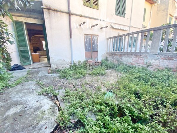casa indipendente in vendita a Prato in zona Fornaci