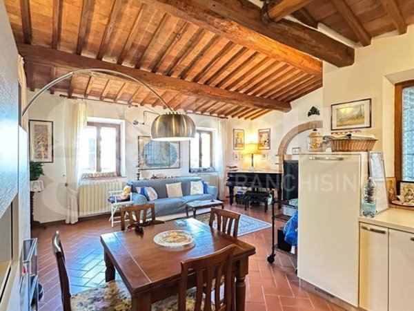 casa indipendente in vendita a Prato in zona Castelnuovo
