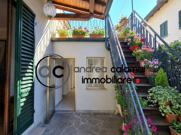 casa indipendente in vendita a Prato in zona Tavola