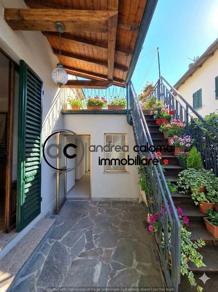 casa indipendente in vendita a Prato in zona Tavola