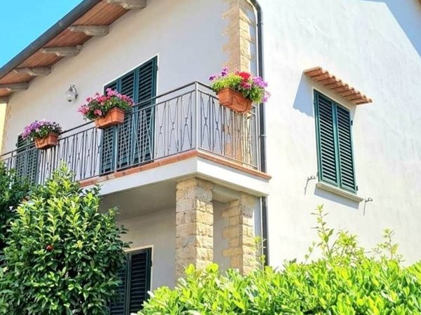 casa indipendente in vendita a Prato in zona Tavola