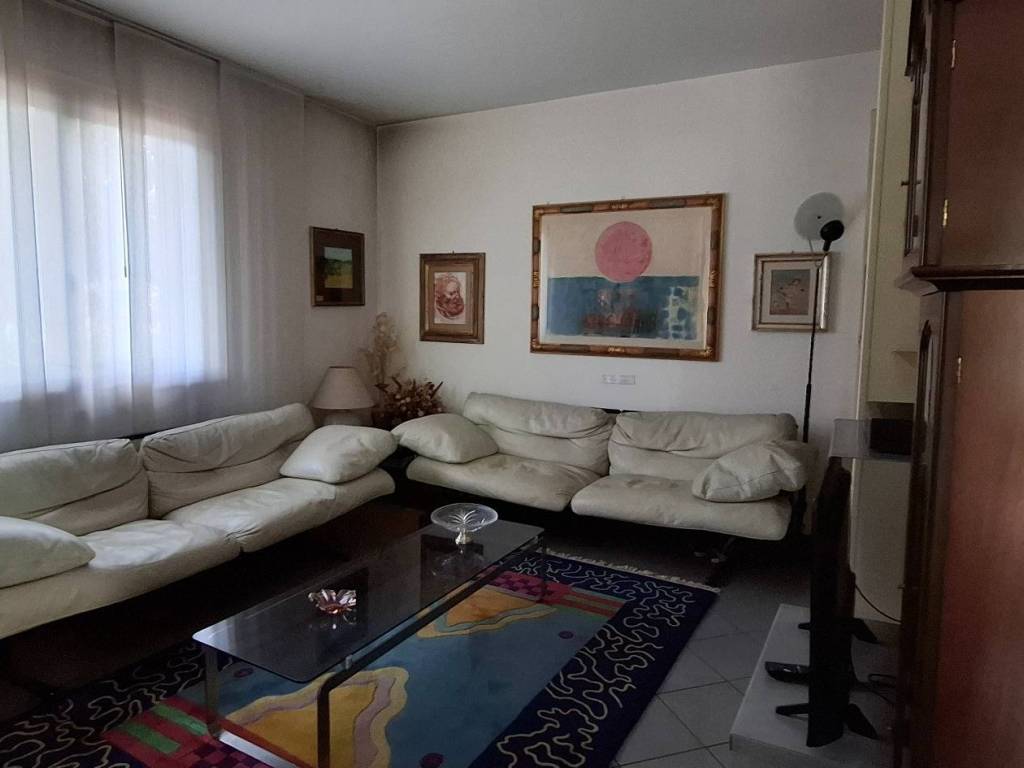 casa indipendente in vendita a Prato in zona Grignano