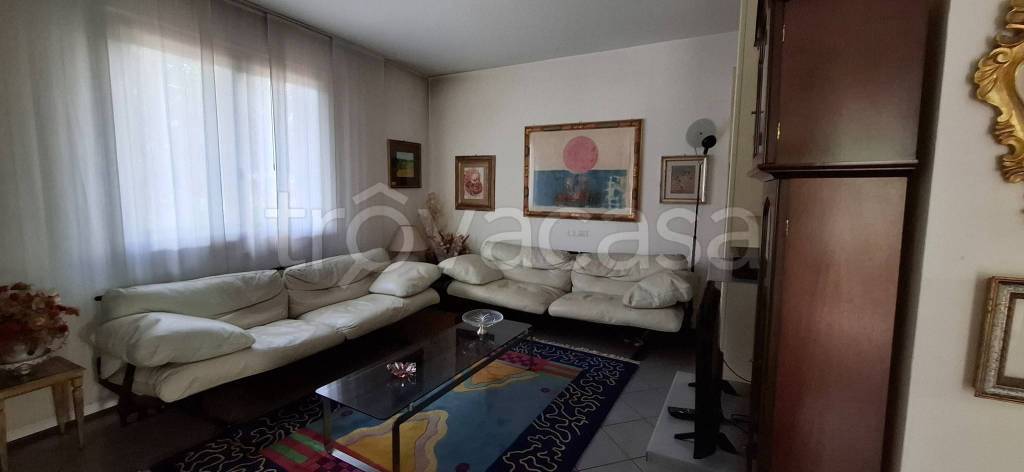 casa indipendente in vendita a Prato in zona Grignano