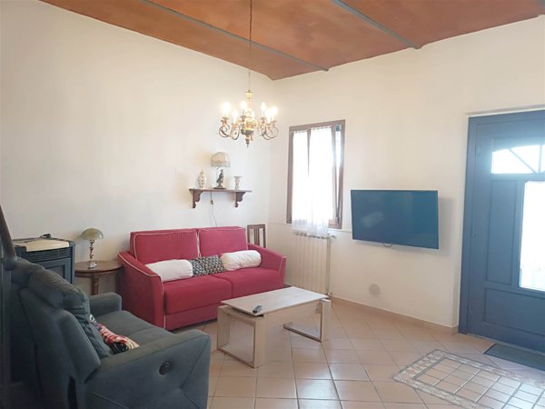 casa indipendente in vendita a Prato in zona Ponzano