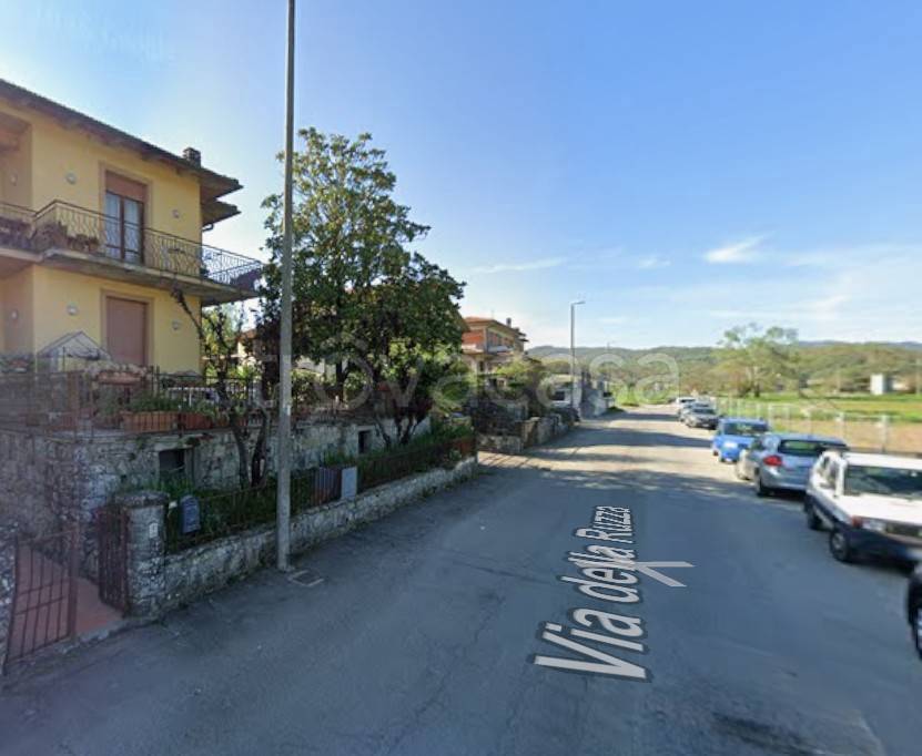 casa indipendente in vendita a Prato