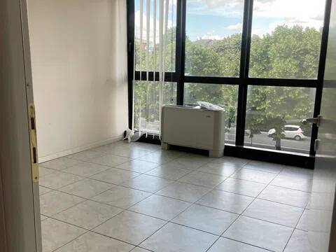 ufficio in vendita a Prato in zona Ponzano