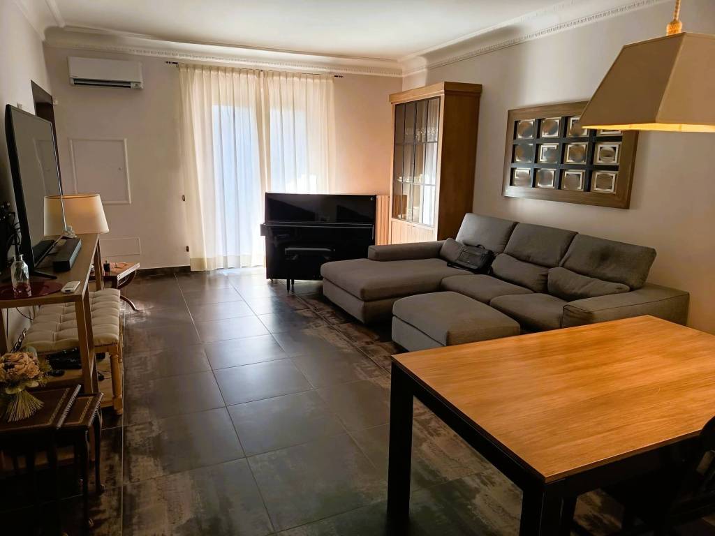 appartamento in vendita a Prato in zona Santa Lucia