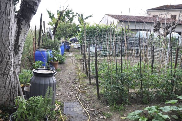 casa indipendente in vendita a Prato in zona Iolo