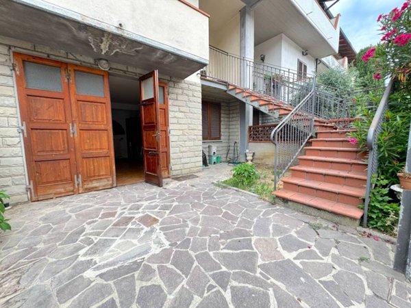 casa indipendente in vendita a Prato in zona Narnali