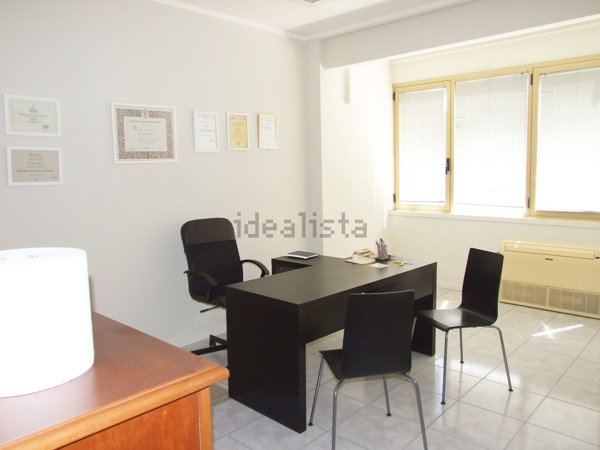 ufficio in vendita a Prato in zona Grignano
