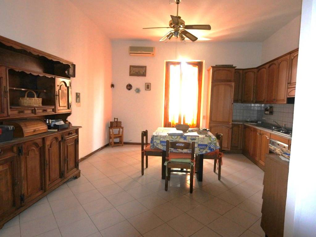 casa indipendente in vendita a Prato in zona Santa Gonda