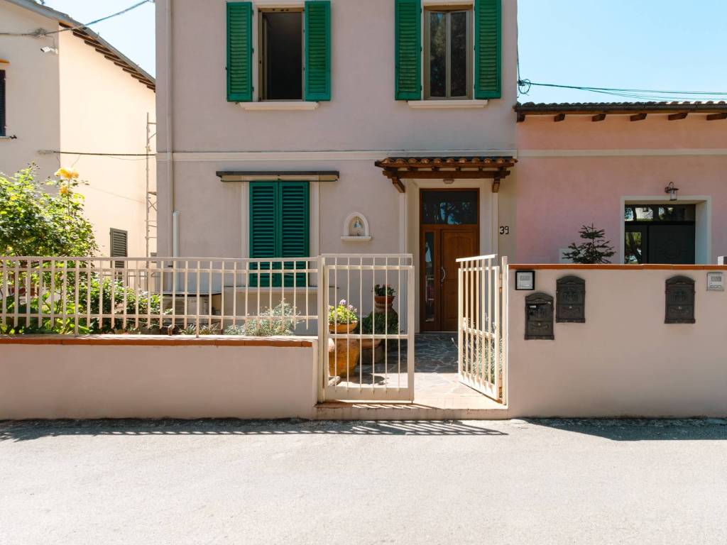 appartamento in vendita a Prato in zona Le Badie