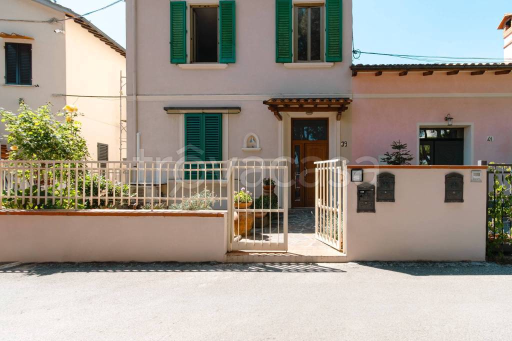 appartamento in vendita a Prato in zona Le Badie
