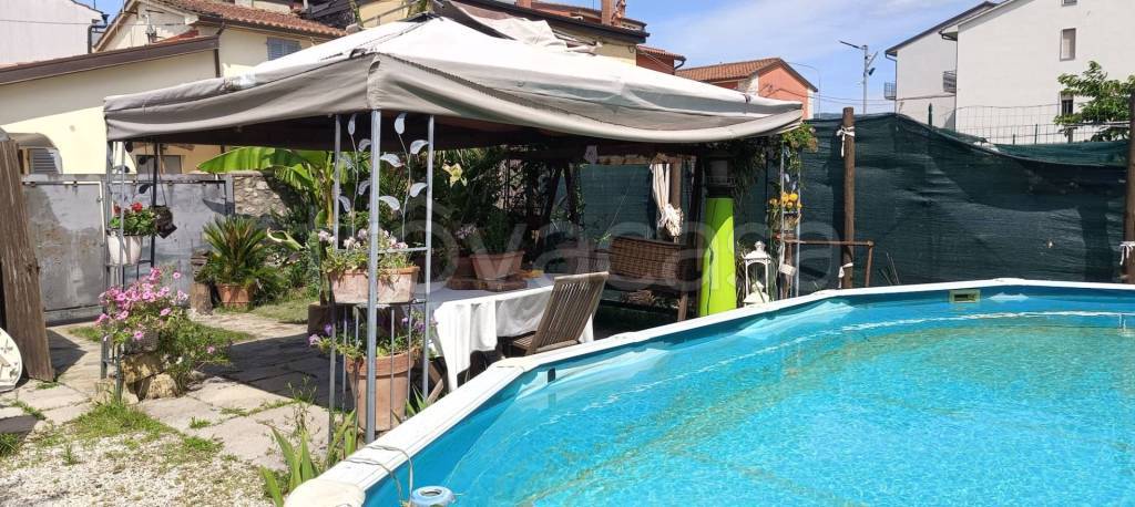 casa indipendente in vendita a Prato in zona Narnali
