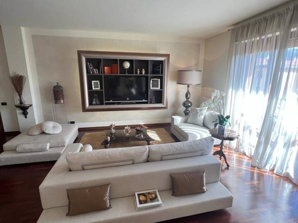 appartamento in vendita a Prato in zona Santa Gonda