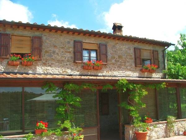 casa indipendente in vendita a Prato in zona Santa Gonda