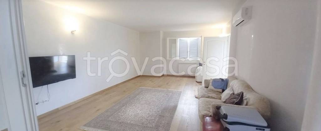 casa indipendente in vendita a Prato in zona Vergaio