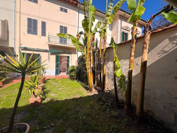 casa indipendente in vendita a Prato
