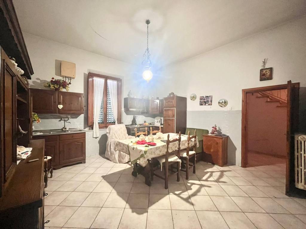 casa indipendente in vendita a Prato