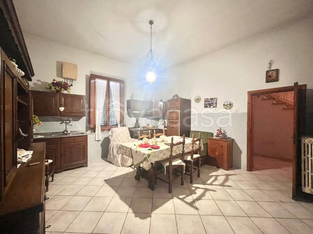 casa indipendente in vendita a Prato