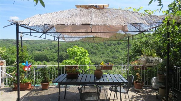 villa in vendita a Prato in zona Castelnuovo