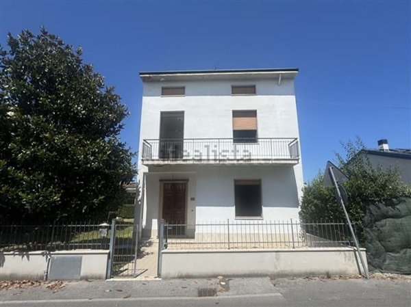 casa indipendente in vendita a Prato in zona Paperino