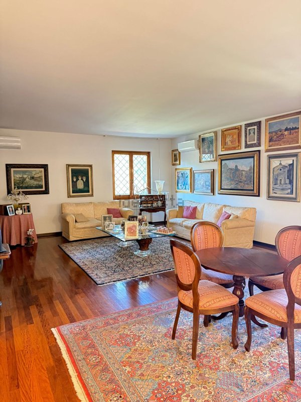 casa indipendente in vendita a Prato