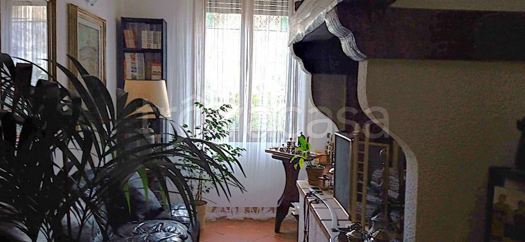 casa indipendente in vendita a Prato in zona Grignano