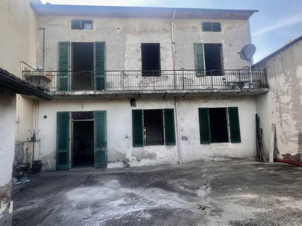 casa indipendente in vendita a Prato in zona Vergaio