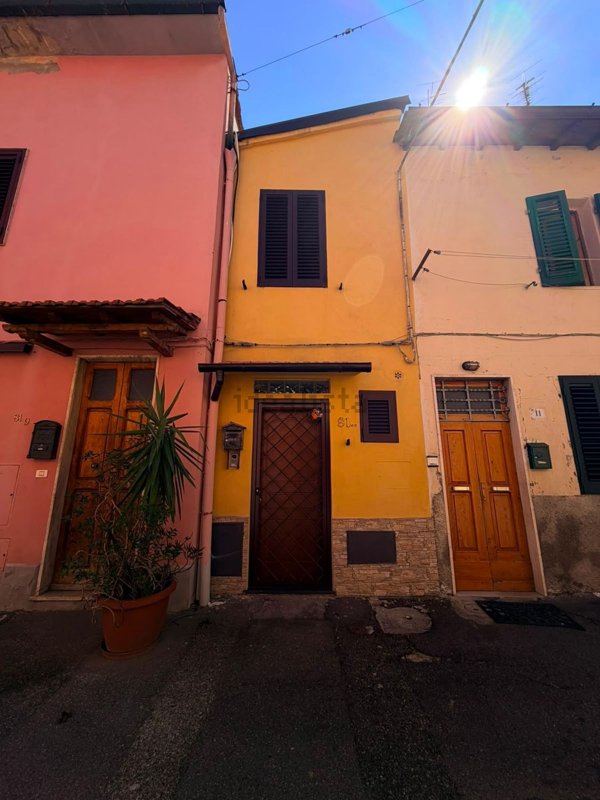 casa indipendente in vendita a Prato in zona I Ciliani