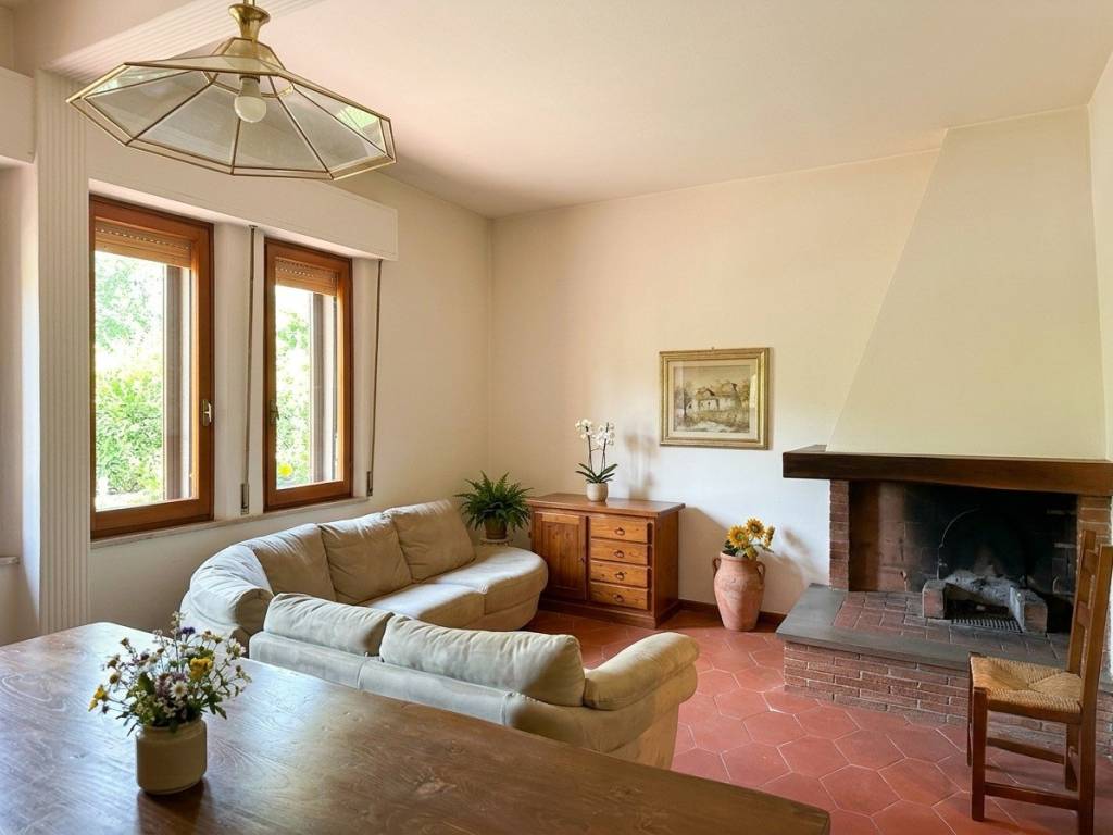 casa indipendente in vendita a Prato in zona Figline