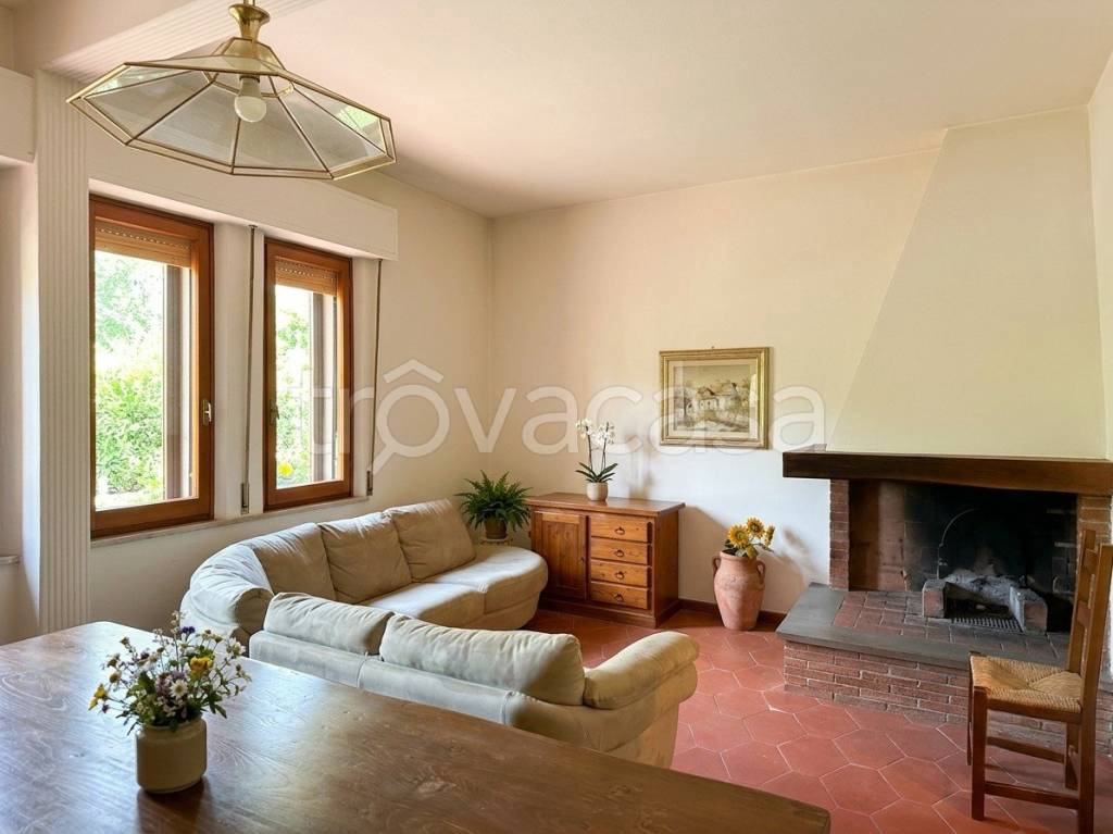 casa indipendente in vendita a Prato in zona Figline