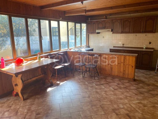 casa indipendente in vendita a Prato in zona Santa Lucia