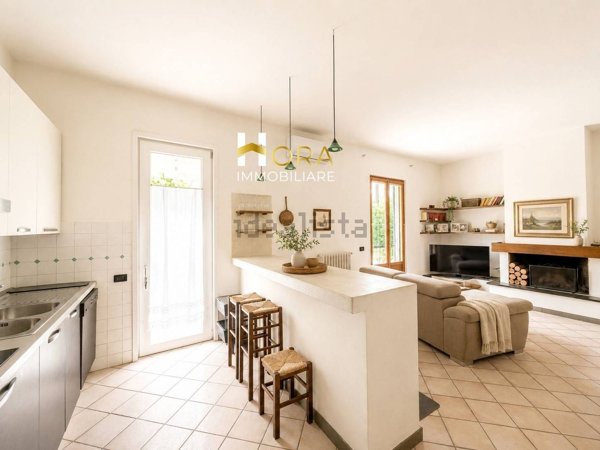 casa indipendente in vendita a Prato in zona Santa Lucia