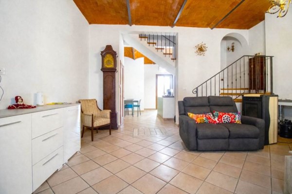 casa indipendente in vendita a Prato